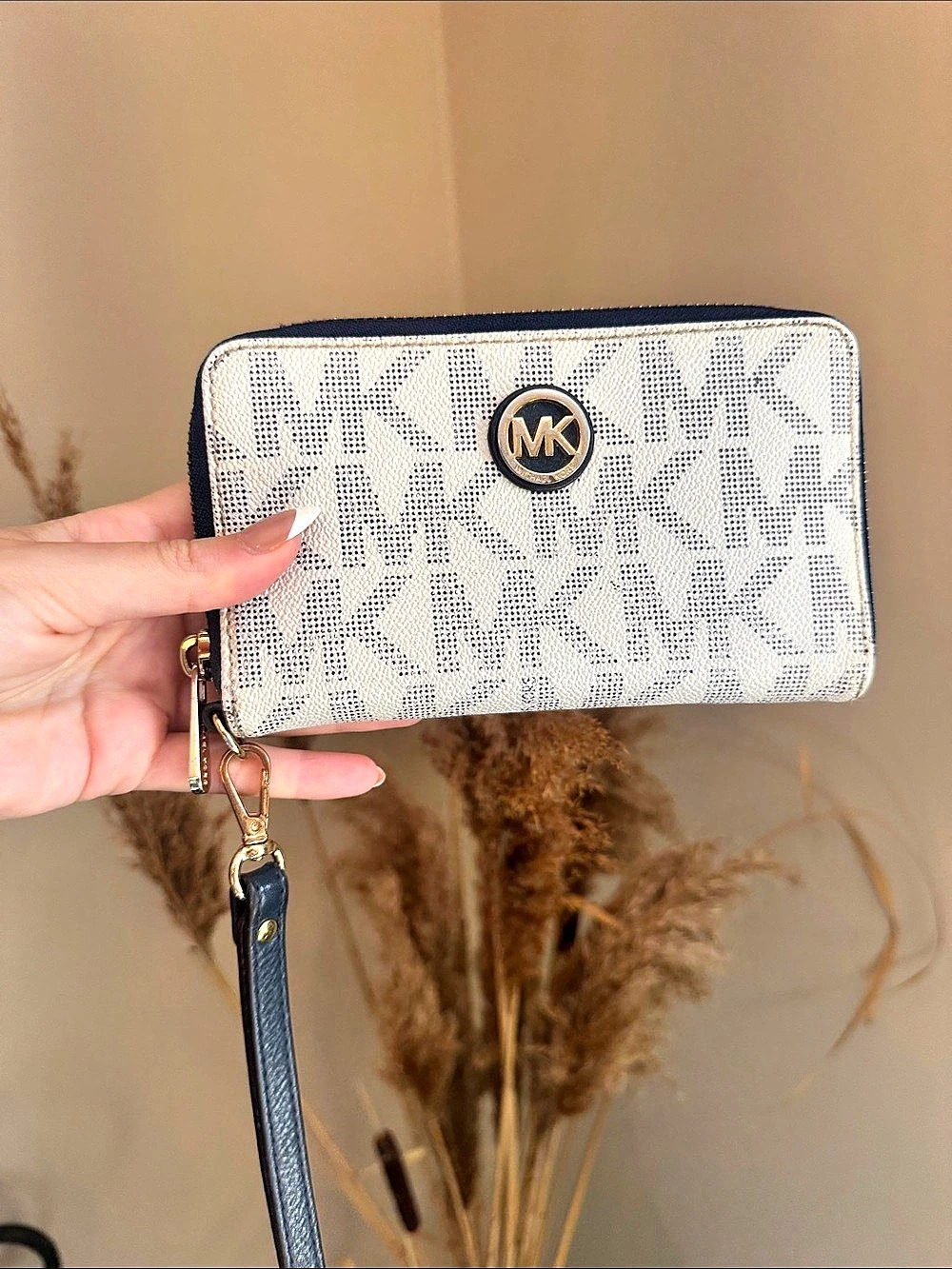Michael Kors Jet Set Travel Signature Logo Smartphone Wallet Smartphone Wallet